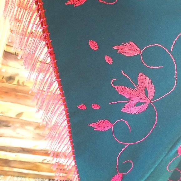 60's Hippie Fringe Teal Wool Pink Hand Embroidery Cape Shawl Poncho GUVC OSFA - Picture 11 of 12